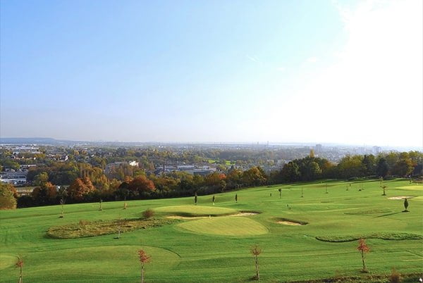 Vue du golf et du bassin parisien depuis le Green des Impressionnistes